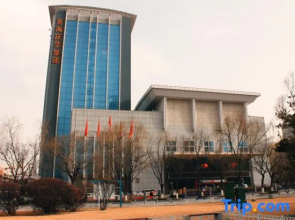 Xining Dongchuan Industrial Park Qingyun Hotel (Chengdong Wuyue Plaza)