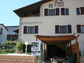 Alojamientos Acá y Allá - Hostel