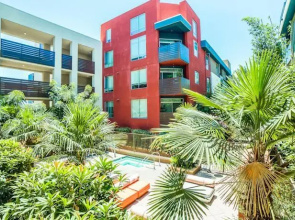 The Hollywood Sunny Apartment