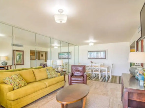 Holiday Surf and Racquet Club 707