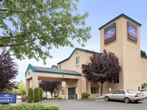 Howard Johnson Hotel & Suites by Wyndham Vancouver