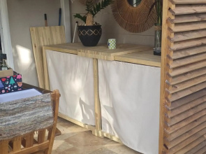 studio cosi, jardin privé, vue magique depuis piscine à débordement de la résidence