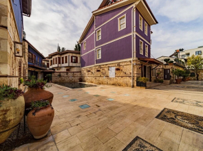 Mesmerizing Hotel Room Near Hadrian s Gate