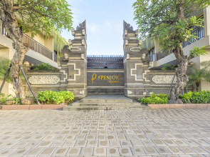 d'Penjor Seminyak Hotel