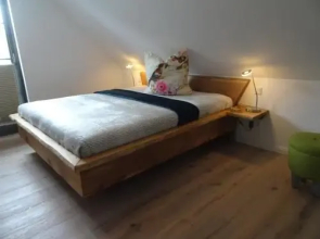 Rosenberg 13 Wohnung 1d DG re