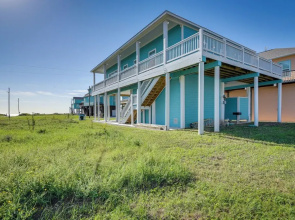 Steps to Ocean: Home w/ Deck in Crystal Beach!