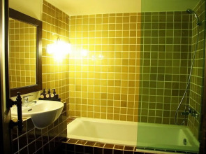 Anoma Boutique House