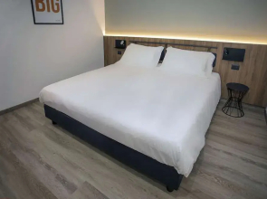 Moody smart & comfy Hotel