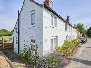 Host Stay Pebble Cottage