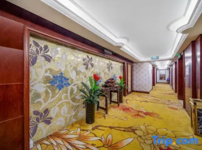 Longyi Hotel (Yiwu Yisanli Aegean Shopping Park)
