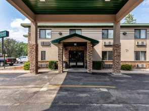 Quality Inn & Suites Marinette