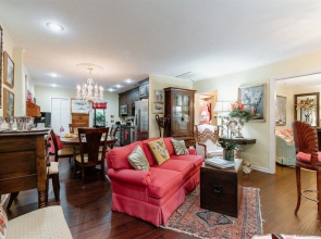 Knoxbury Terr, 25