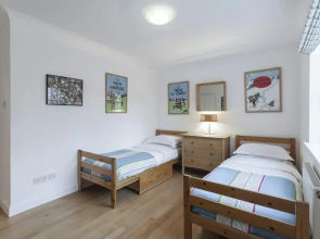 Theed Street by Onefinestay