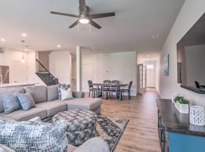4 Mi to Bethany Beach: Townhome w/ Screened Porch