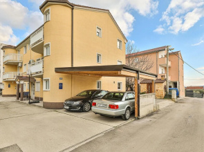 Nice Apartment in Kastel Luksic With Wifi