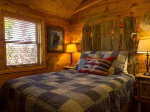 Cozy 1 BR with a Pullout Sofa bed and Kitchenette