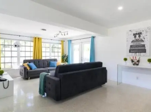 Fantastic 3Bedrooms House with Pool 6mins to Ocean