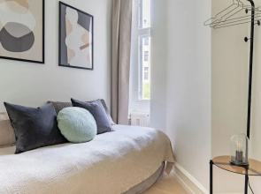 Sanders Shield 2 - 3 Bedroom Apartment With Balcony