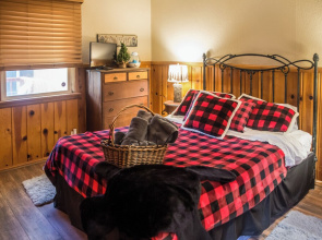 Crestline Cabin: Close to Lake Arrowhead & Skiing