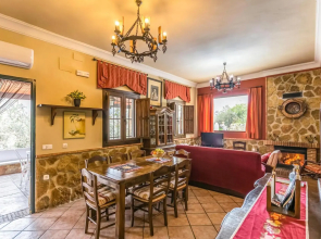 Amazing home in Crdoba with 4 Bedrooms, Private swimming pool and Outdoor swimming pool