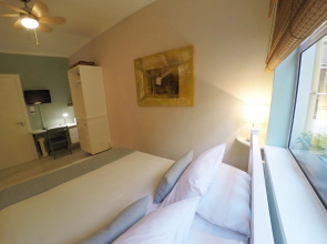 Dolphin Inn Guest House