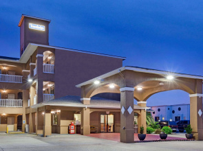 Red Roof Inn Plus+ Galveston - Beachfront