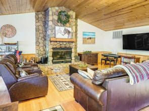 Fire Pit, Gazebo & Grill: Family Cabin in Arnold!