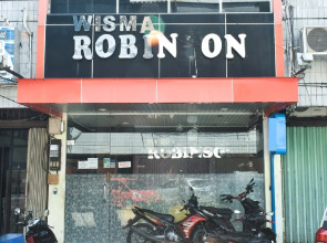 RedDoorz  near Pantai Losari 3