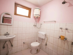 Giriraj Guest House