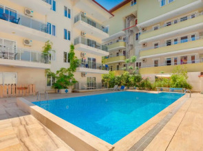 WEEKLY rent of 2+1 apartment 250 m from the sea and in center of all need/Alanyas