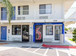Motel 6 Bakersfield, CA - Convention Center