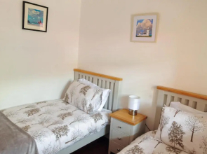 Apartment 12, Sea Wharf