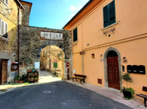 CASINA TOSCANA, Cozy studio in the heart of Campiglia Marittima with FREE Wi-Fi