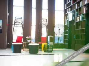 Elong Deluxe International Hotel (Yingcheng Plaza Yigou City)