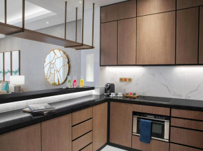 Al Jaddaf Rotana Suite Hotel