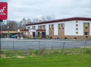 Red Roof Inn & Suites Piqua