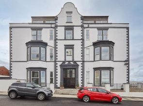 Host Stay Sea View Montague Apartments