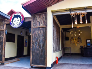 Mad Monkey Luang Prabang