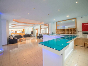 Silver Beach Hotel and Annexe Apartments