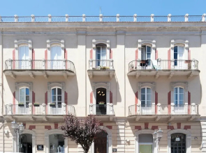 Reverse Art Hotel