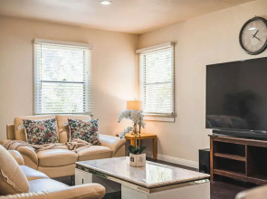 Not Affected by the Fire/spacious Retreat w/ Large Kitchen & Outdoor Patio