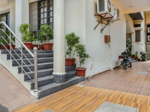 FabHotel Tekarees Inn Hazratganj