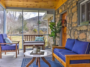 Screened Porch: 'the Rock Cottage' in Hot Springs