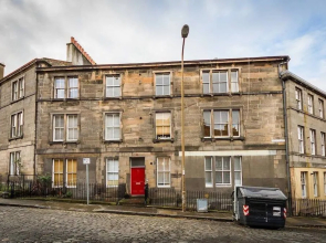 Charming and Spacious New Town Apartment