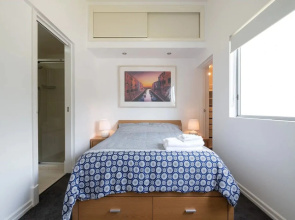 Peaceful 1 Bedroom Apartment with Parking