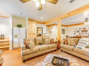 Mountain Cabin w/ Hot Tub: 4 Mi to Shaver Lake!