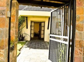 Mandalay Beach B & B