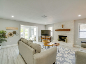 4 Mi to Siesta Key: Family Getaway w/ Balcony