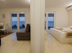 Seaview Studio Apartmani Sleeps 2 - Wifi & Tv