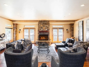 Fox Whisper Lodge by Avantstay 10mins to Slopes